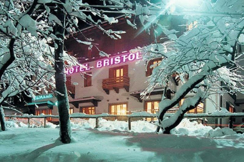 Hotel Bristol フィウマルボ エクステリア 写真